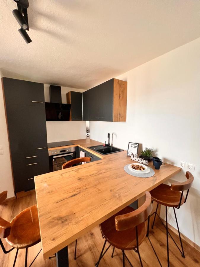 Perfekte Lage! Ganze Wohnung Burgblick Residenz Sankt Veit an der Glan Buitenkant foto