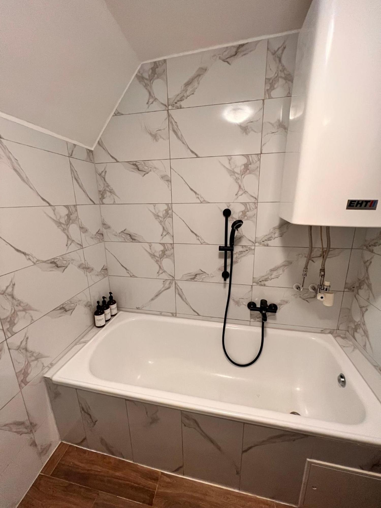 Perfekte Lage! Ganze Wohnung Burgblick Residenz Sankt Veit an der Glan Buitenkant foto